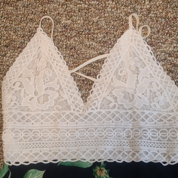 unbranded Tops - SOLD SOLD!!! Beautiful Sunflower and Lace Top